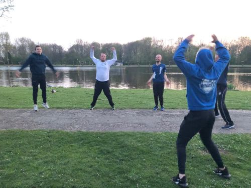 Jumping Jacks tijdens de bootcamp training 